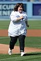 melissa mccarthy first pitch la dodgers game 02