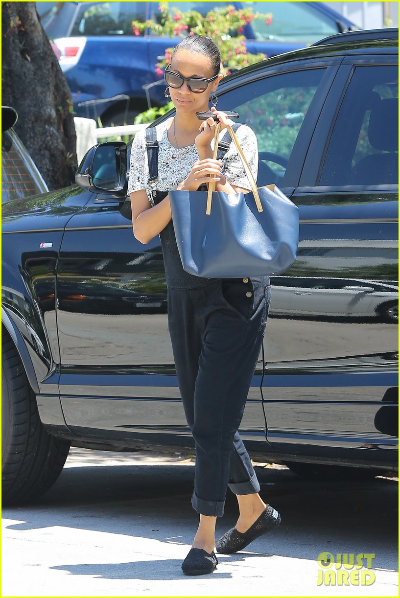 Zoe Saldana Covers Her Belly After Pregnancy Rumors Surface: Photo