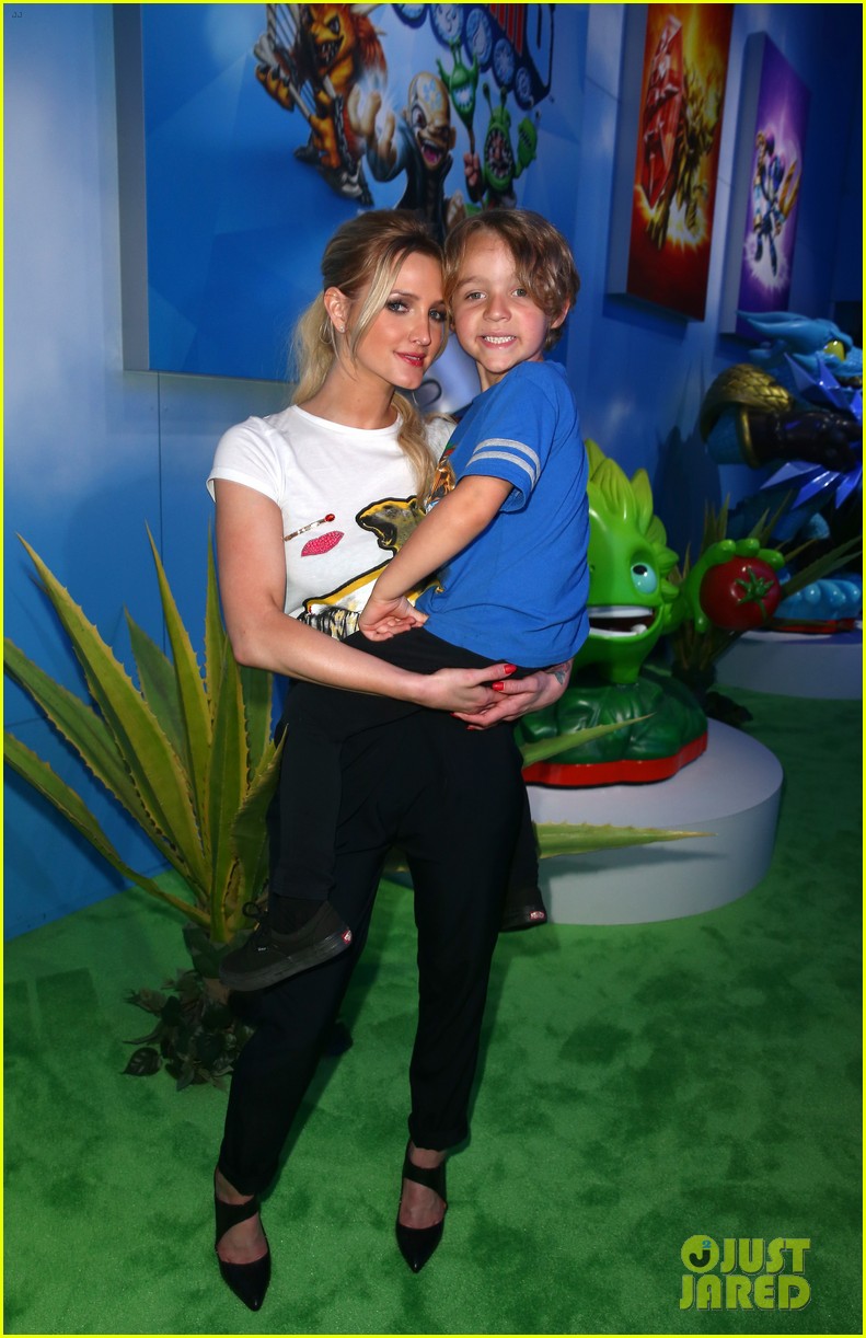 Ashlee Simpson's Son Bronx is Growing Up Before Our Eyes! Photo