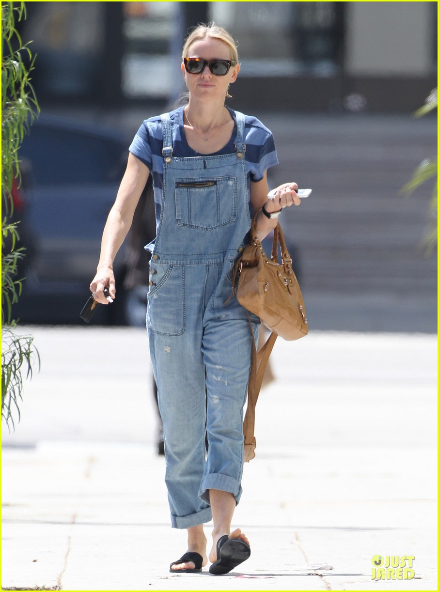Naomi Watts Knows How to Make Overalls Look Super Trendy! Photo