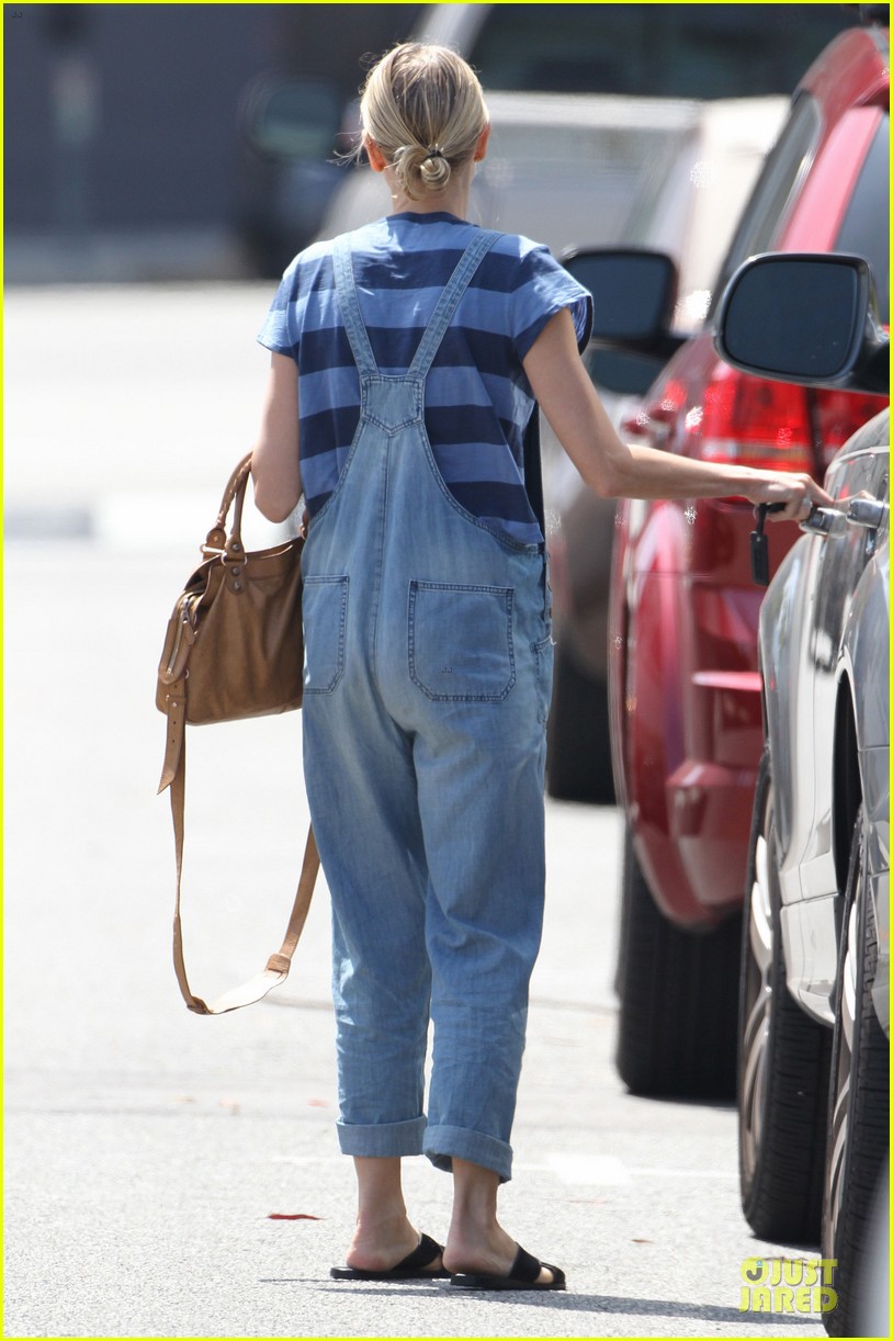 Naomi Watts Knows How to Make Overalls Look Super Trendy! Photo