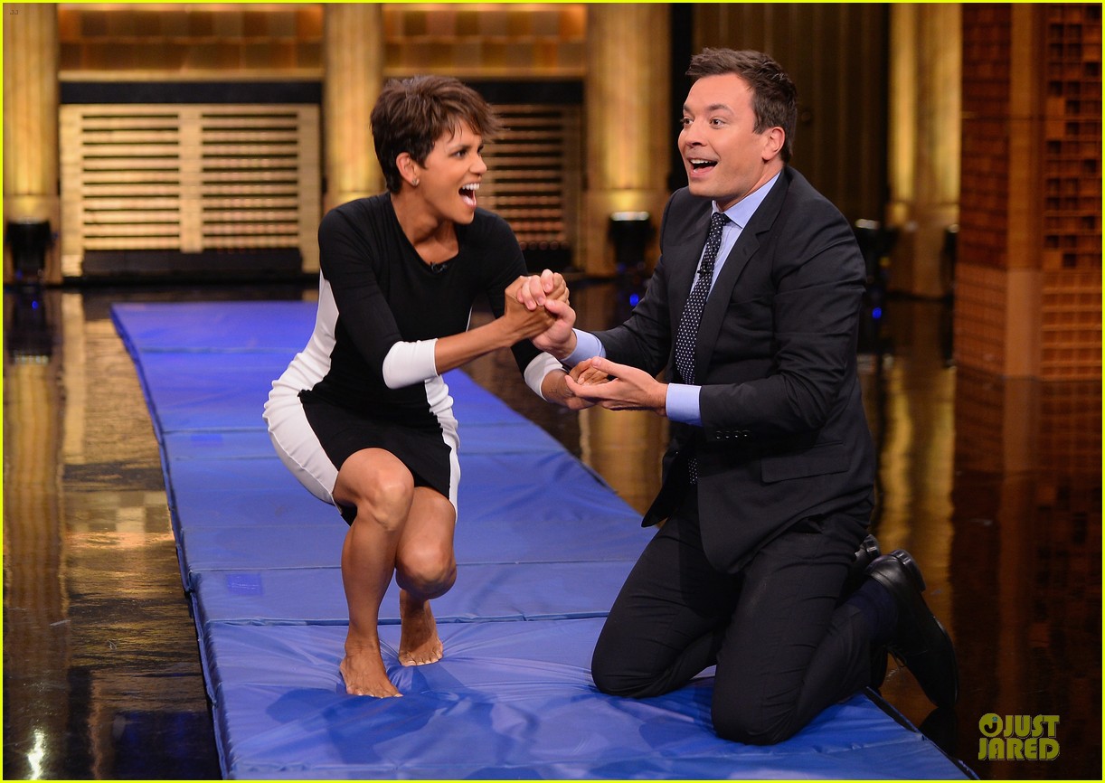 halle berry animated for charades on tonight 093151987