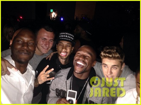 Justin Bieber Looks Totally Naked in Selfie Before Cops Called to Noisy