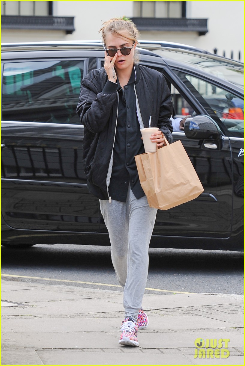 Cara Delevingne Goes Preppy for New Fall Mulberry Campaign: Photo 3147685 | Cara  Delevingne, Fashion Pictures | Just Jared