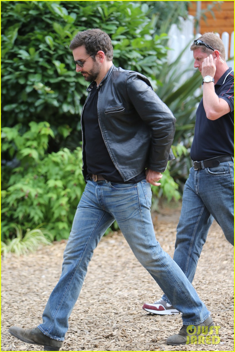 Bradley Cooper Flipped Burgers at Burger King This Week Photo 3168224