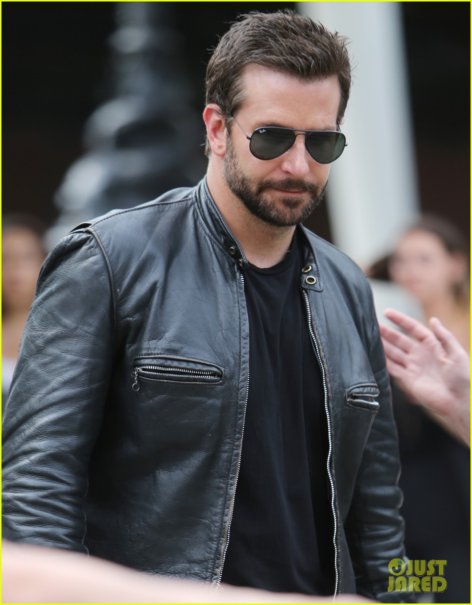 Bradley Cooper Flipped Burgers at Burger King This Week Photo 3168233