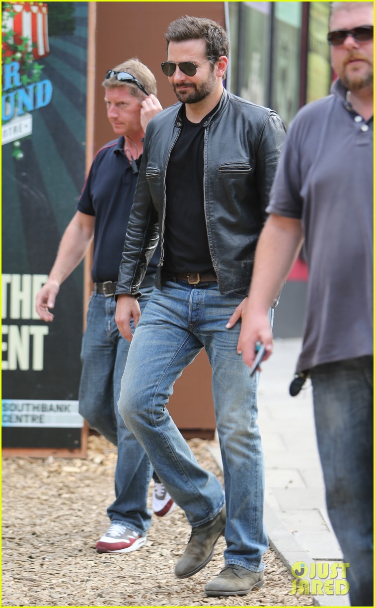 Bradley Cooper Flipped Burgers at Burger King This Week Photo 3168236