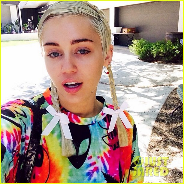 Miley Cyrus Gets New Tattoo to Honor Late Dog Floyd Photo 3150344(01)