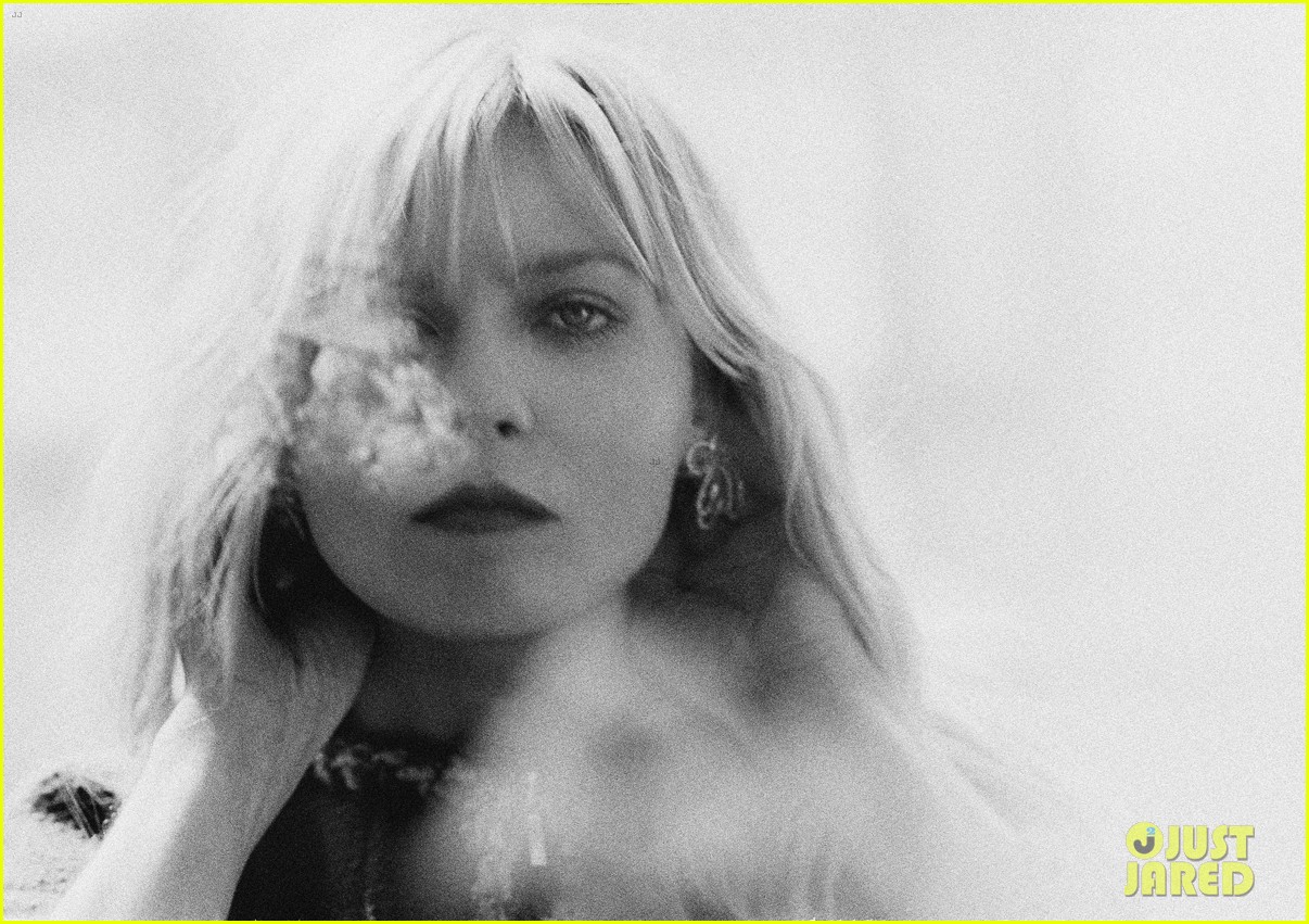 Kirsten Dunst Talks Transitioning from Child Star to Adult Actor Photo