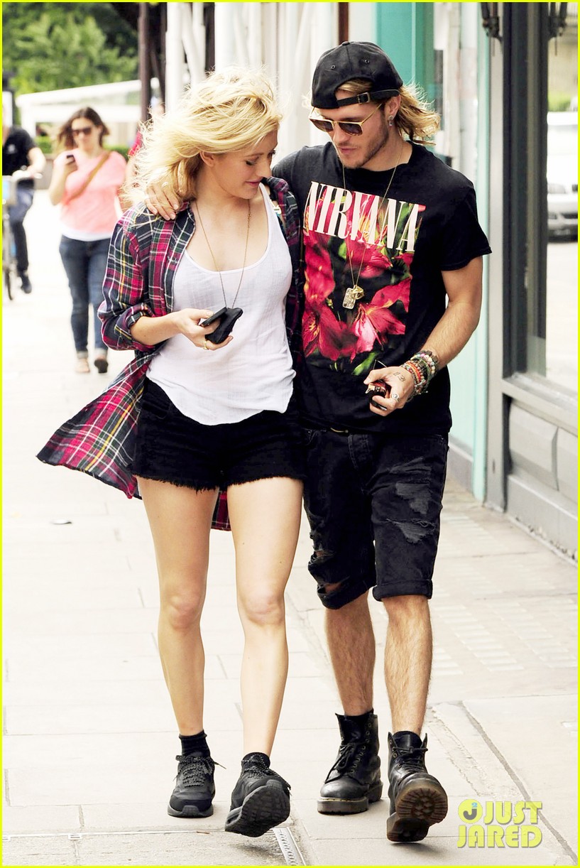 Ellie Goulding Breaks Up Fight During Concert in Cornwall: Photo