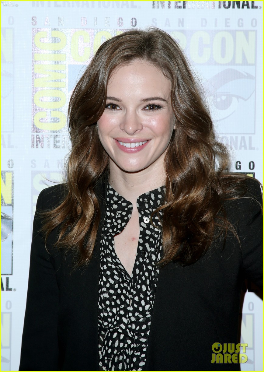 Grant Gustin 'Flash'es Into Comic-Con 2014: Photo 3164739 | Danielle