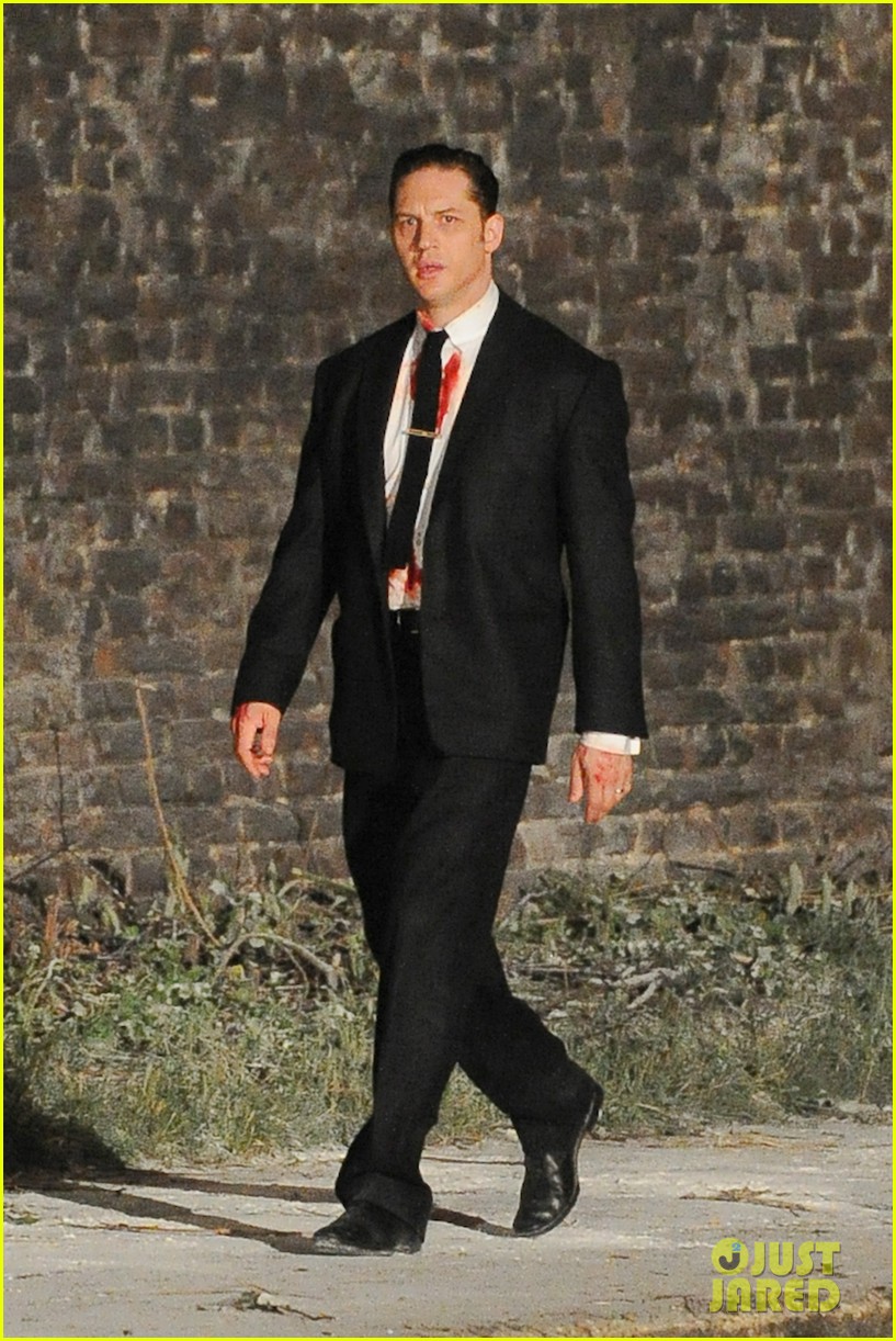Tom Hardy Gets Covered in Blood for Late Night 'Legend' Shoot: Photo  3163479 | Tom Hardy Pictures | Just Jared