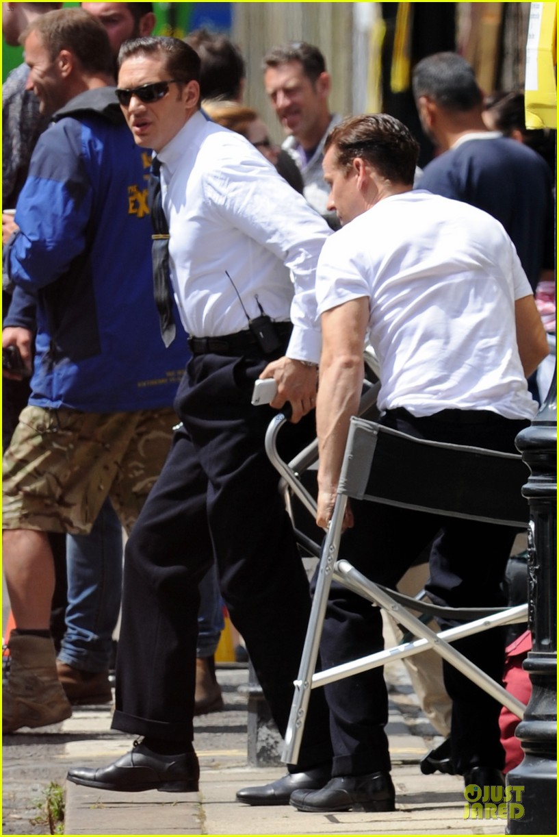 Tom Hardy Is the Handsome 'Legend' in a Suit: Photo 3152828 | Tom Hardy