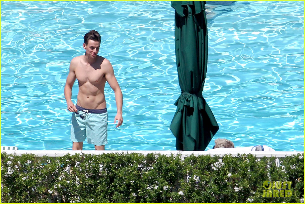 Joe Simpson Hits the Pool with Model Jonathan Keith During Jessica's(01)