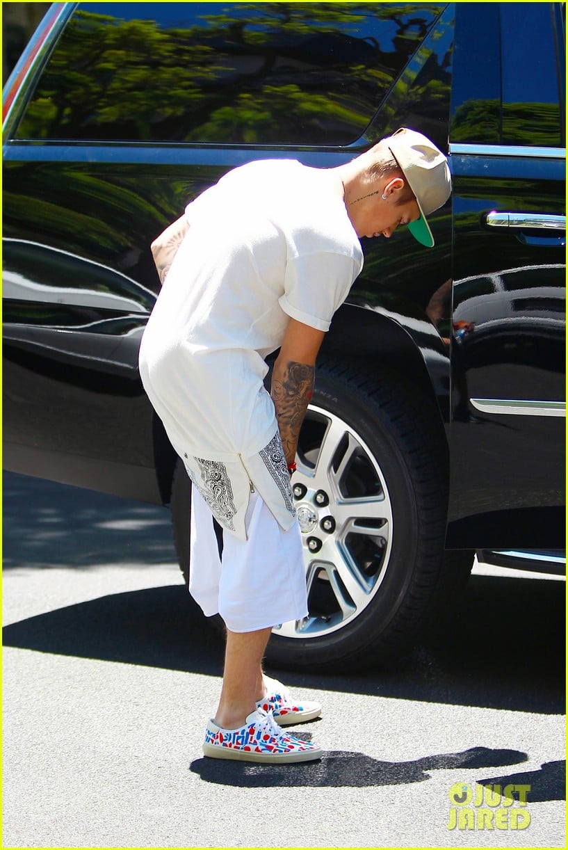 Photo justin bieber skip lines disneyland wheelchair 19 Photo