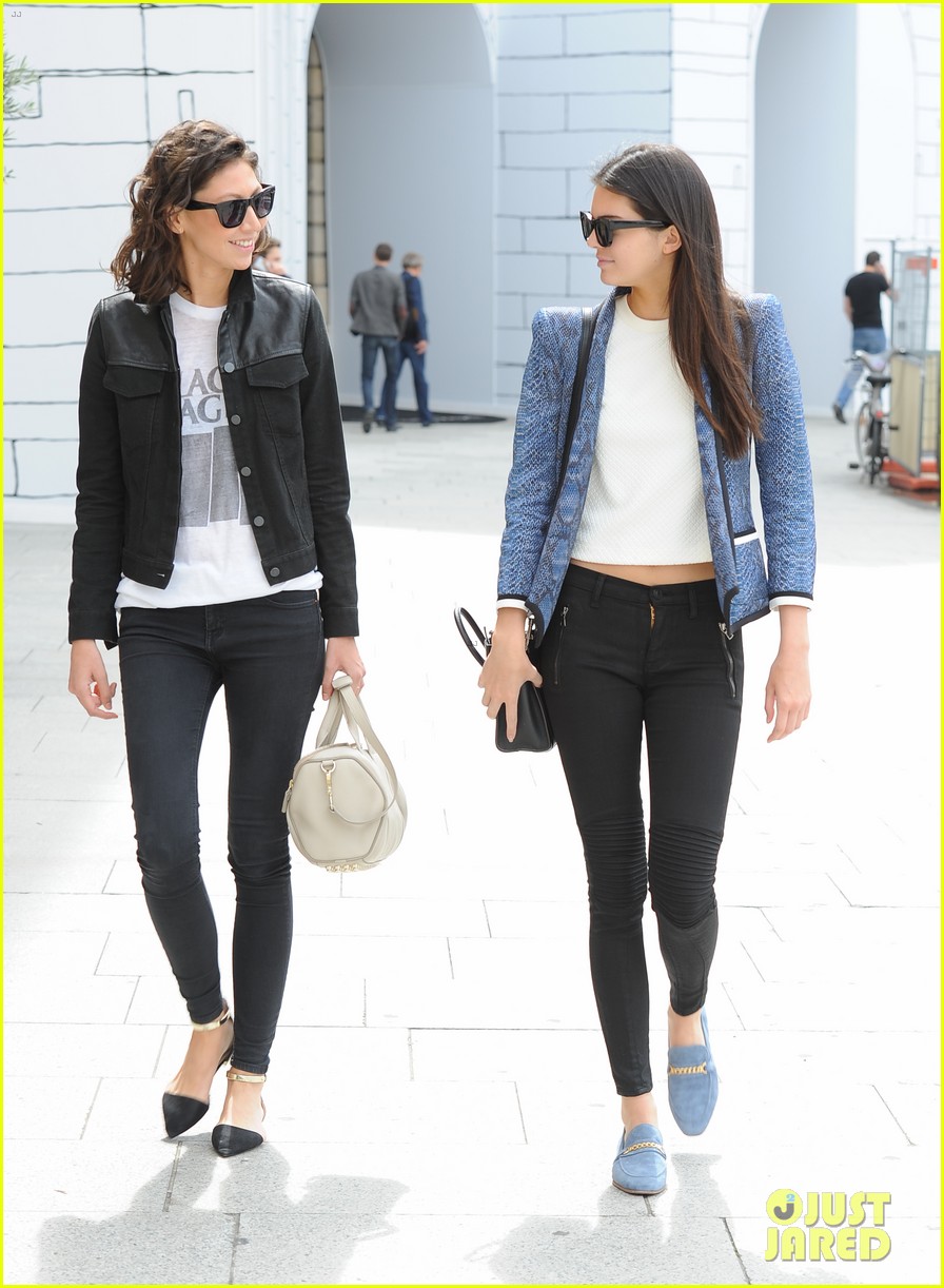 Kendall Jenner Flies to Paris After Hamptons Family Vacay: Photo