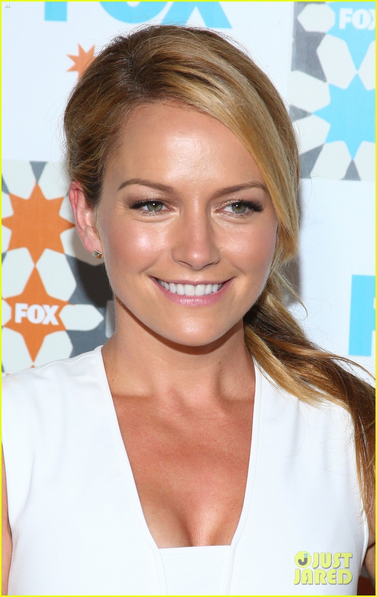 Becki Newton Joins Andy Samberg at Fox's Summer TCA All-Star Party