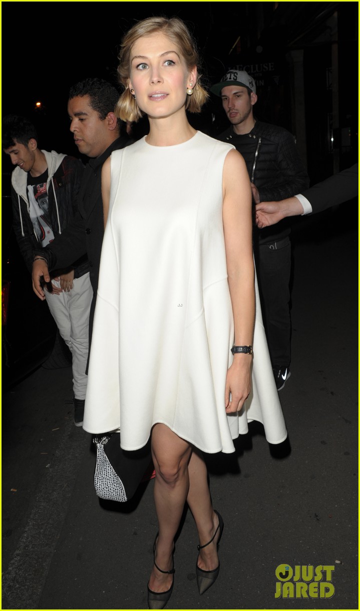 Photo: elsa pataky rosamund pike get glam for private dior dinner 09