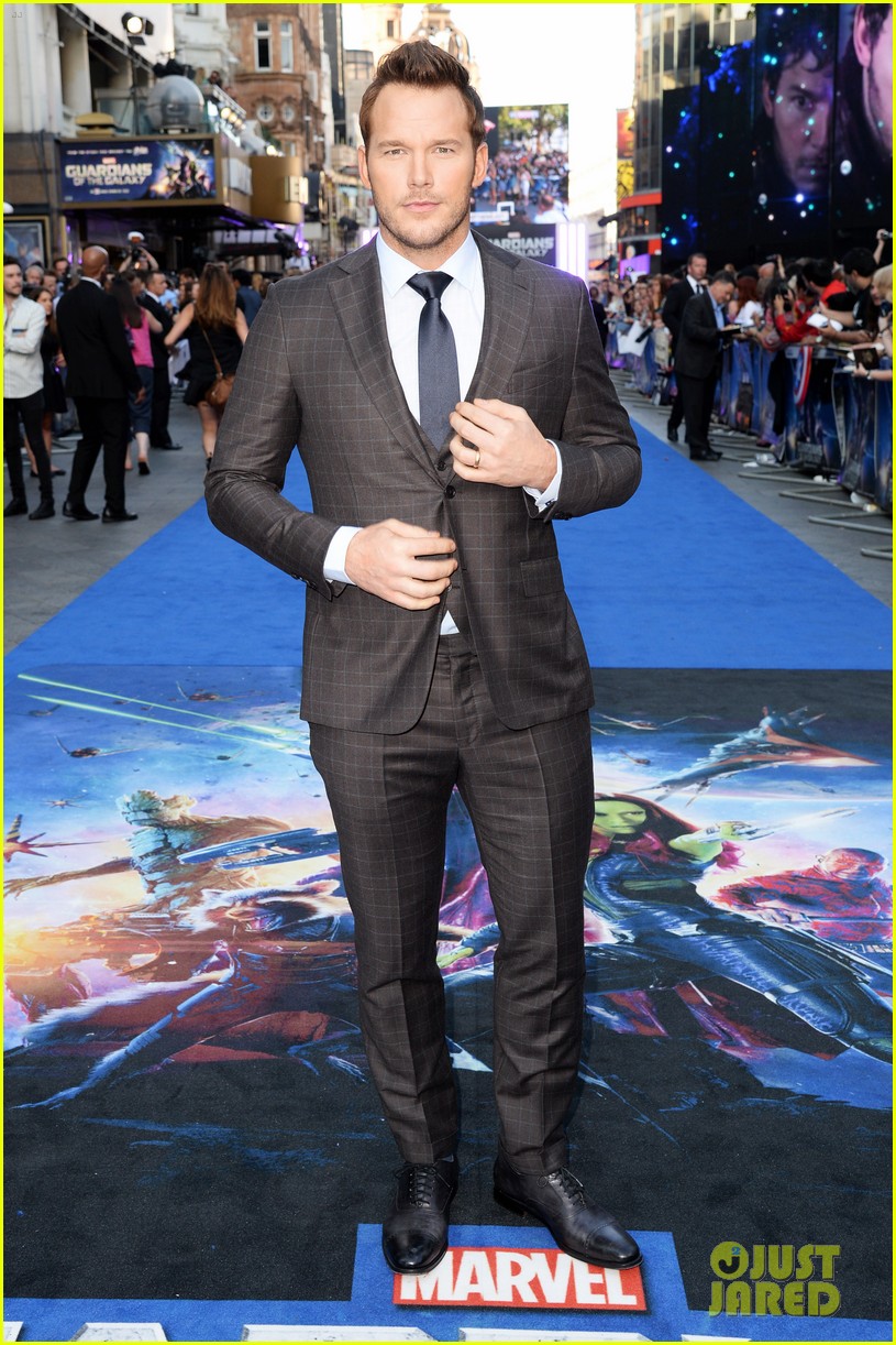 Pregnant Zoe Saldana Wears Billowy Dress to Hide Her Baby Bump at