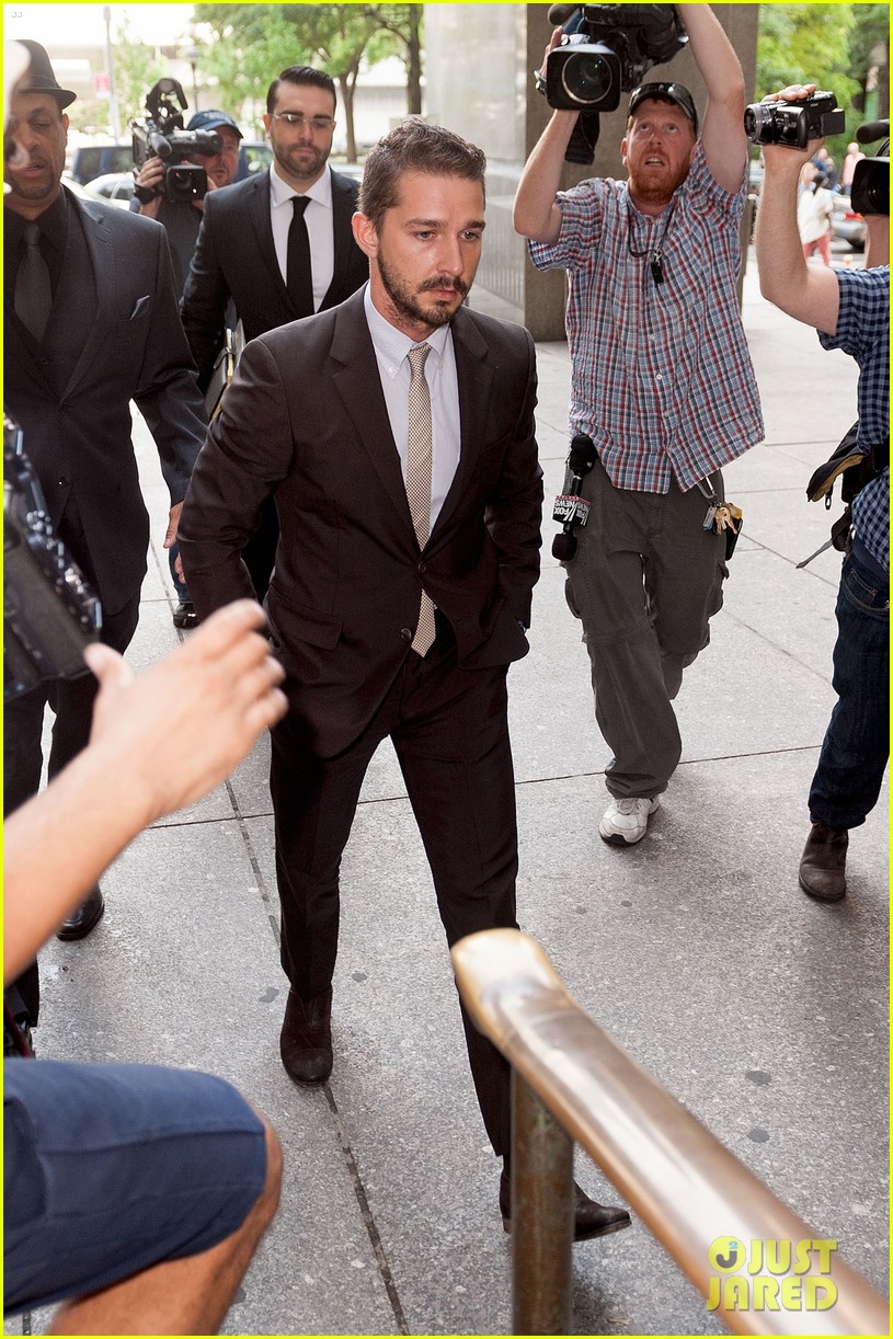 Photo Shia Labeouf Appears In Court Working Out A Plea Deal For Last 