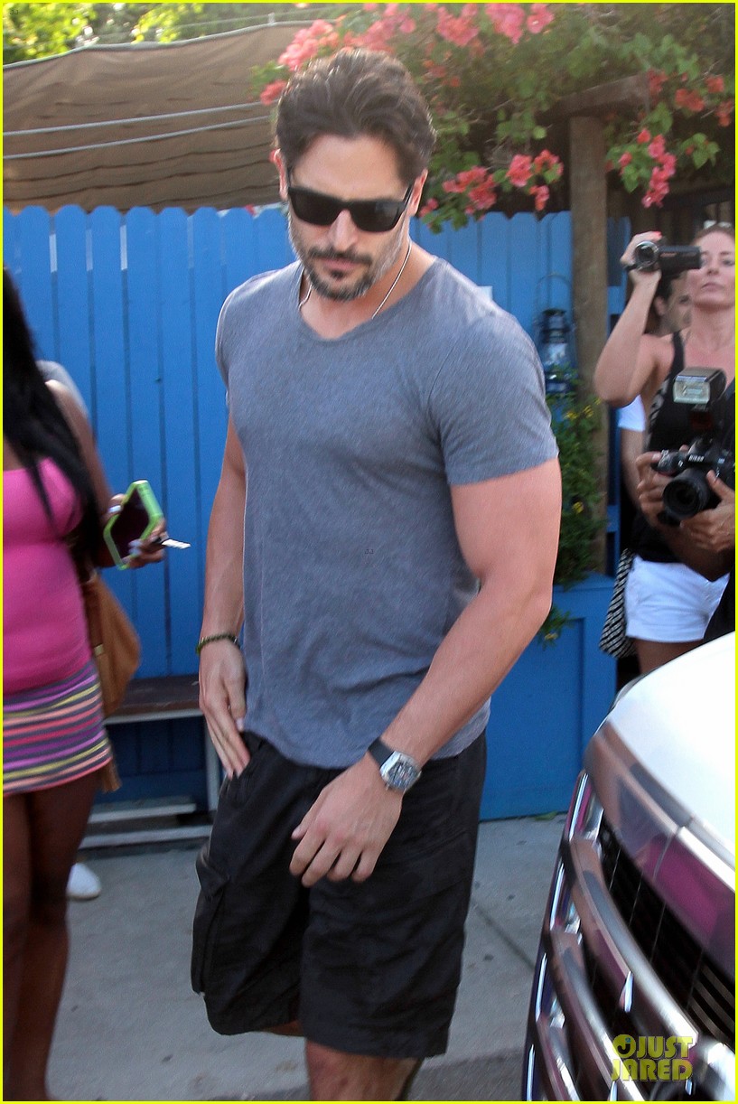 Sofia Vergara & Joe Manganiello Are the Hottest Couple in Miami Photo
