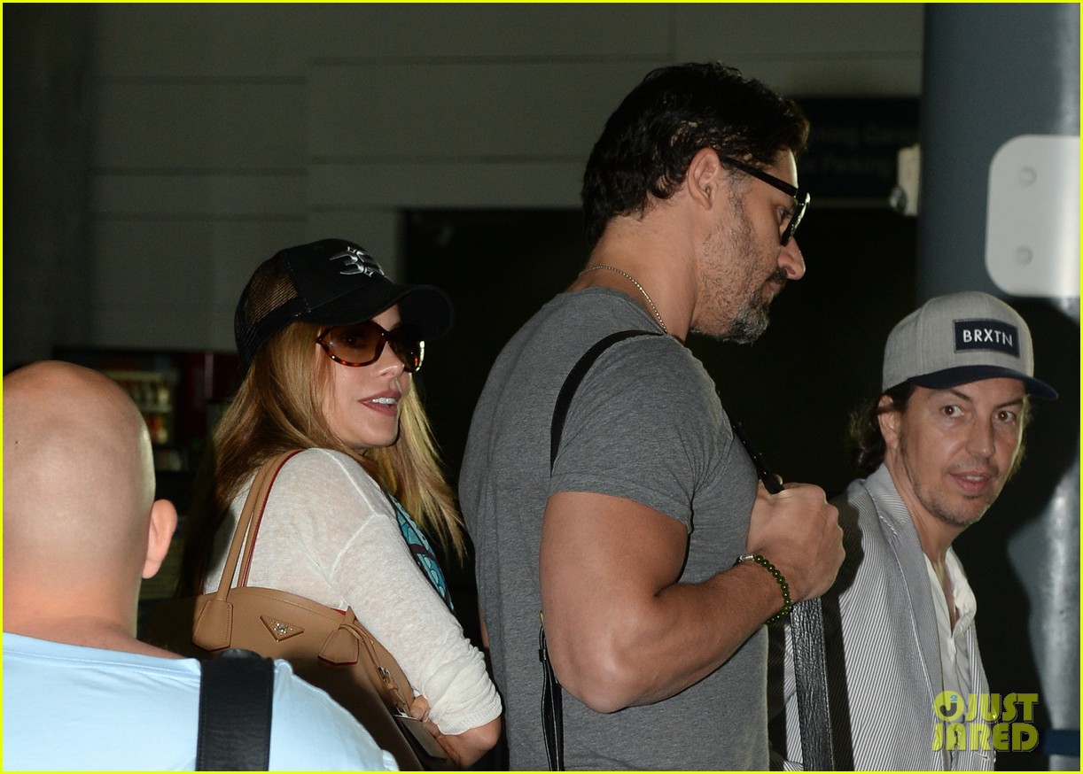 Sofia Vergara & Joe Manganiello 'Couldn't Keep Their Hands Off Each