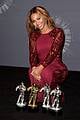 beyonce shows off four moonmen in vmas press room 03
