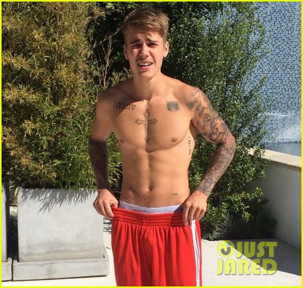 Justin Bieber Gets Shirtless to Take the Ice Bucket Challenge Again