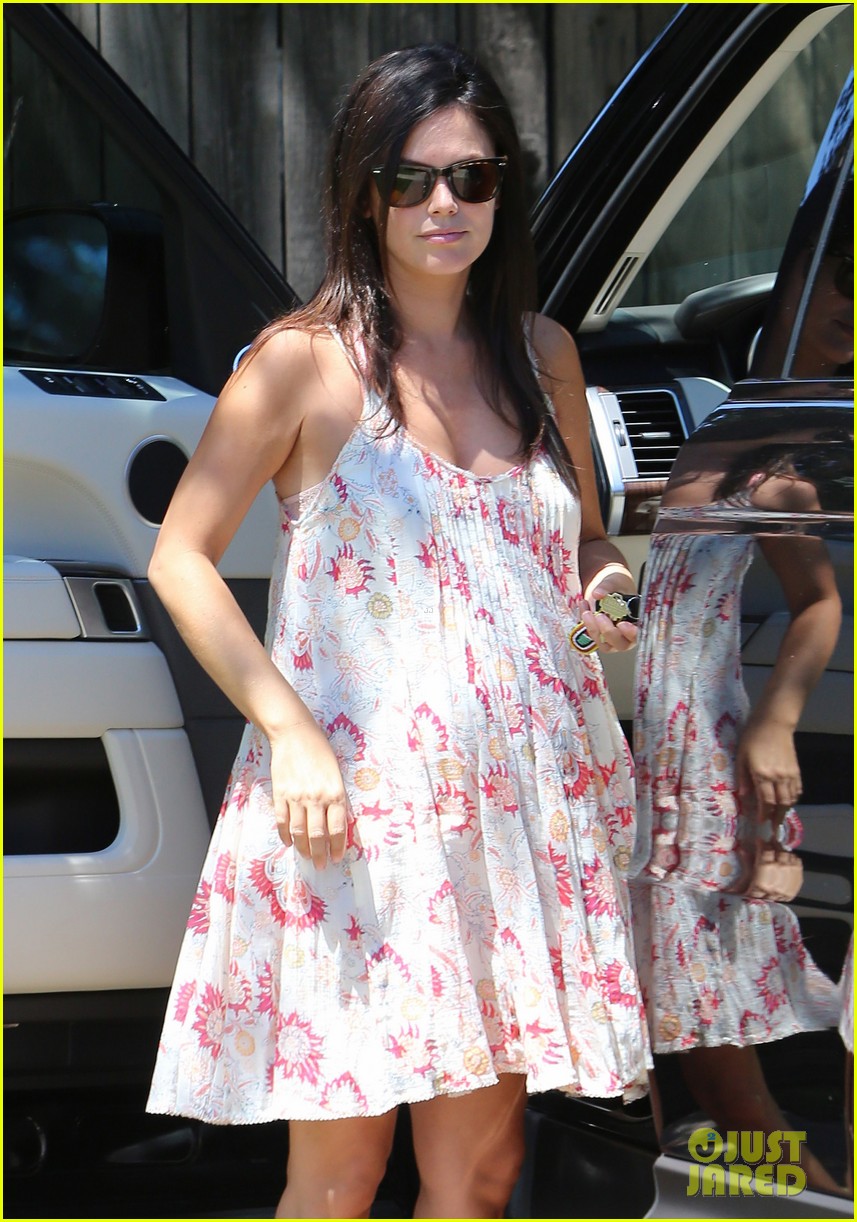 Pregnant Rachel Bilson Gets Some Help Lifting Heavy Furniture! Photo 3178210 Rachel Bilson