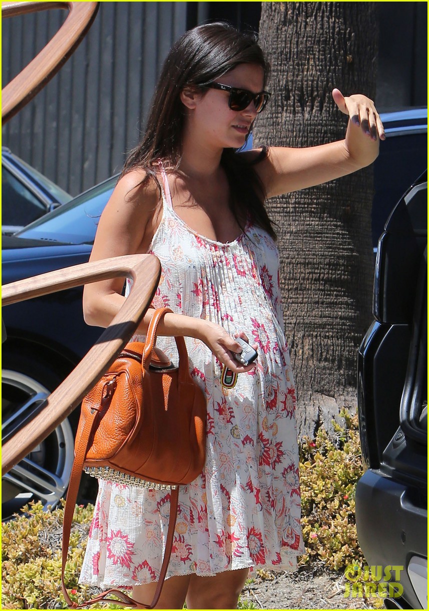 Pregnant Rachel Bilson Gets Some Help Lifting Heavy Furniture! Photo 3178219 Rachel Bilson