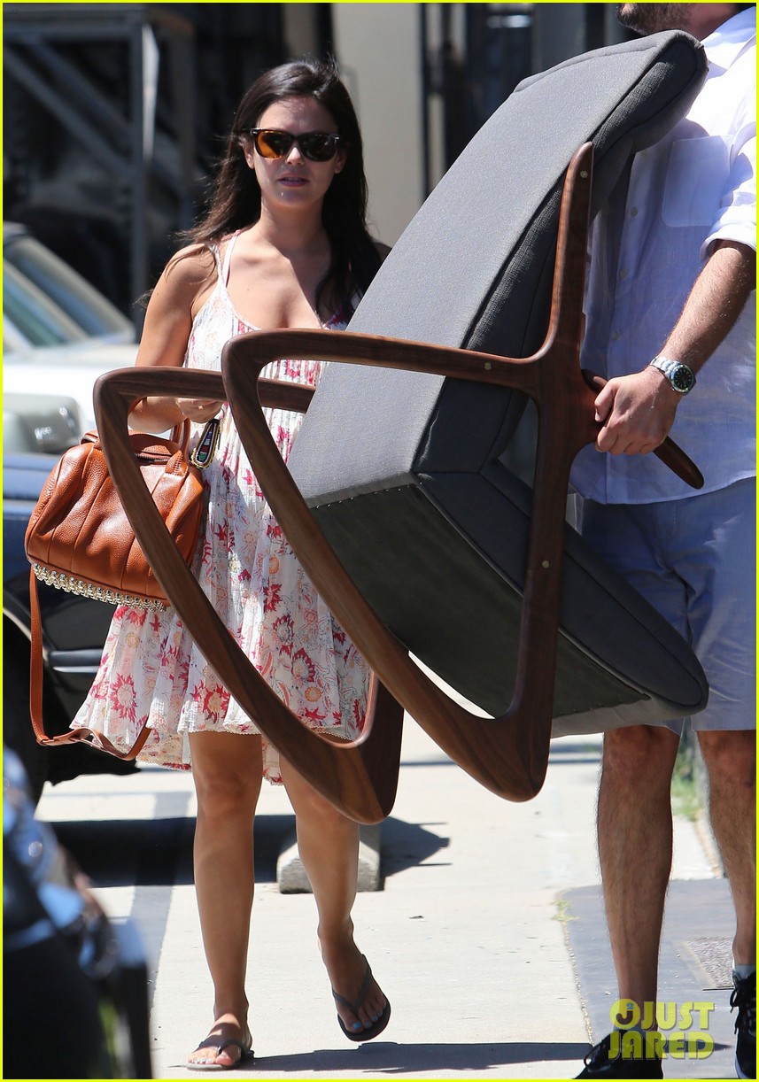 Pregnant Rachel Bilson Gets Some Help Lifting Heavy Furniture! Photo 3178220 Rachel Bilson