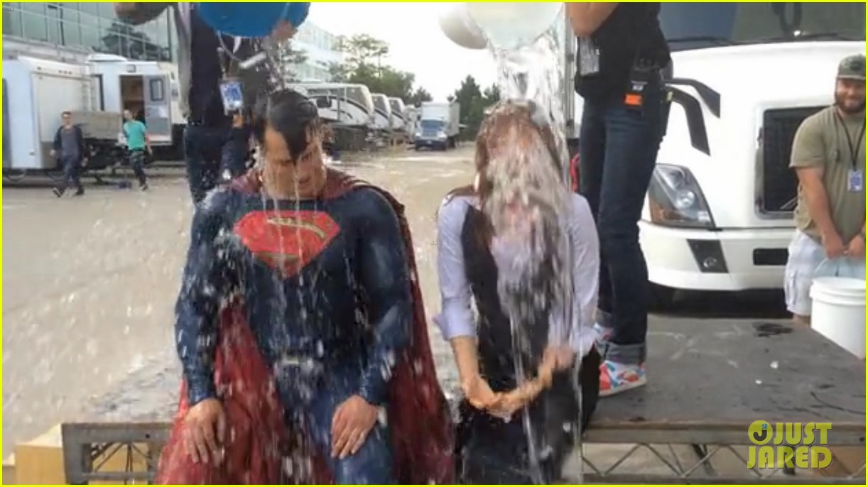 Henry Cavill Wears His Superman Costume for Ice Bucket Challenge Watch Now! Photo 3184207