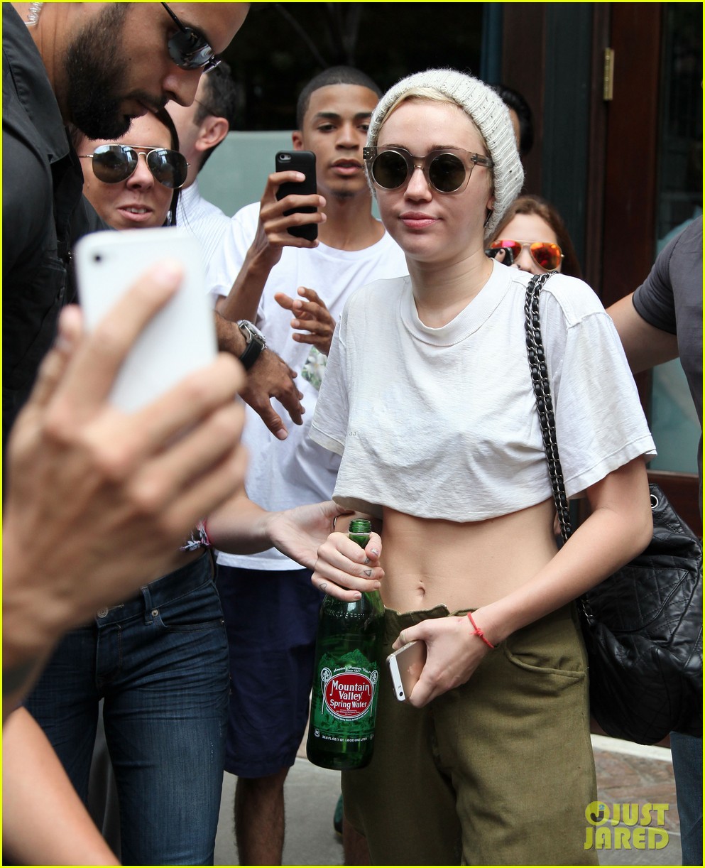 Miley Cyrus Models The TMNT Underwear A Fan Gave Her Photo 3171843 