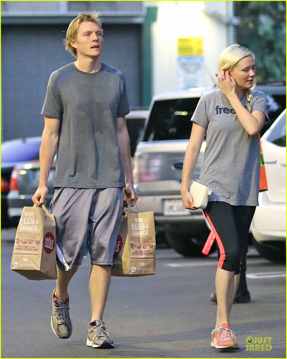 Kirsten Dunst & Brother Christian Grab Groceries Before the Weekend