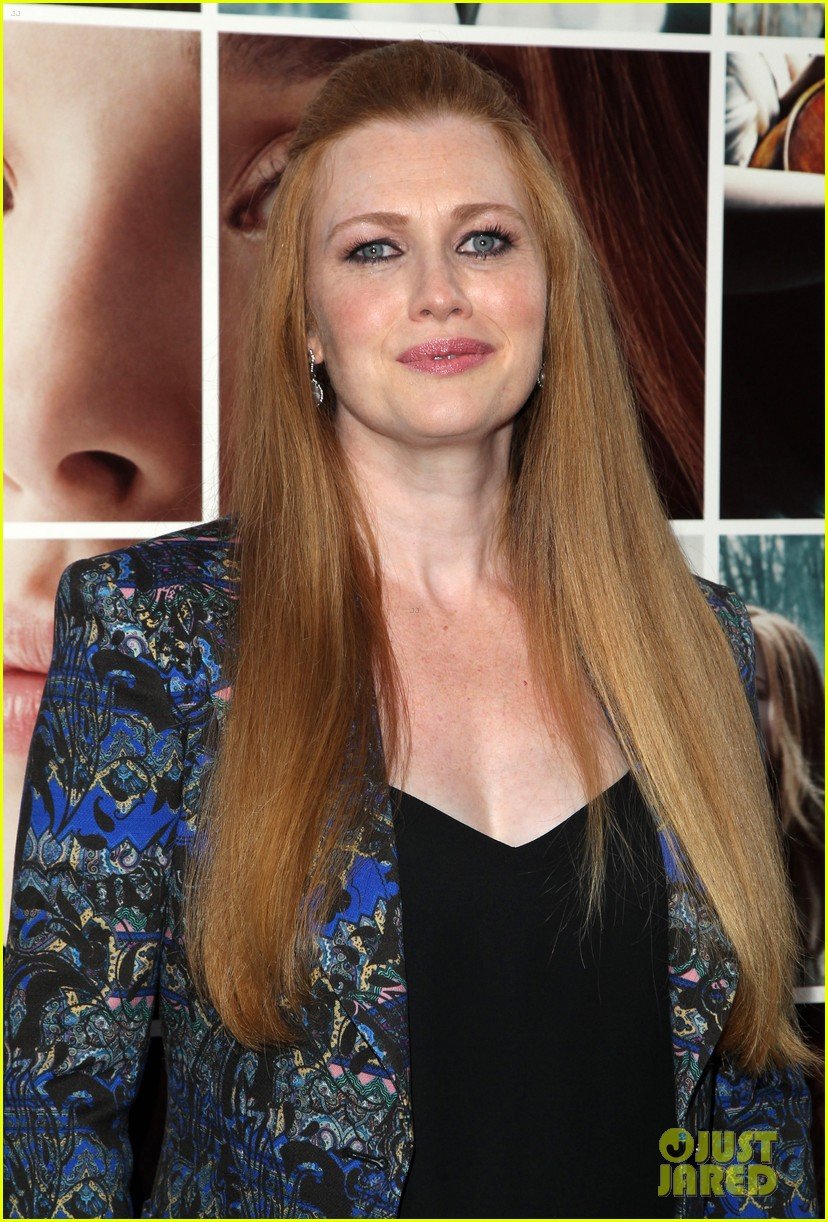 mireille enos debuts post baby body at if i stay premiere 063179939