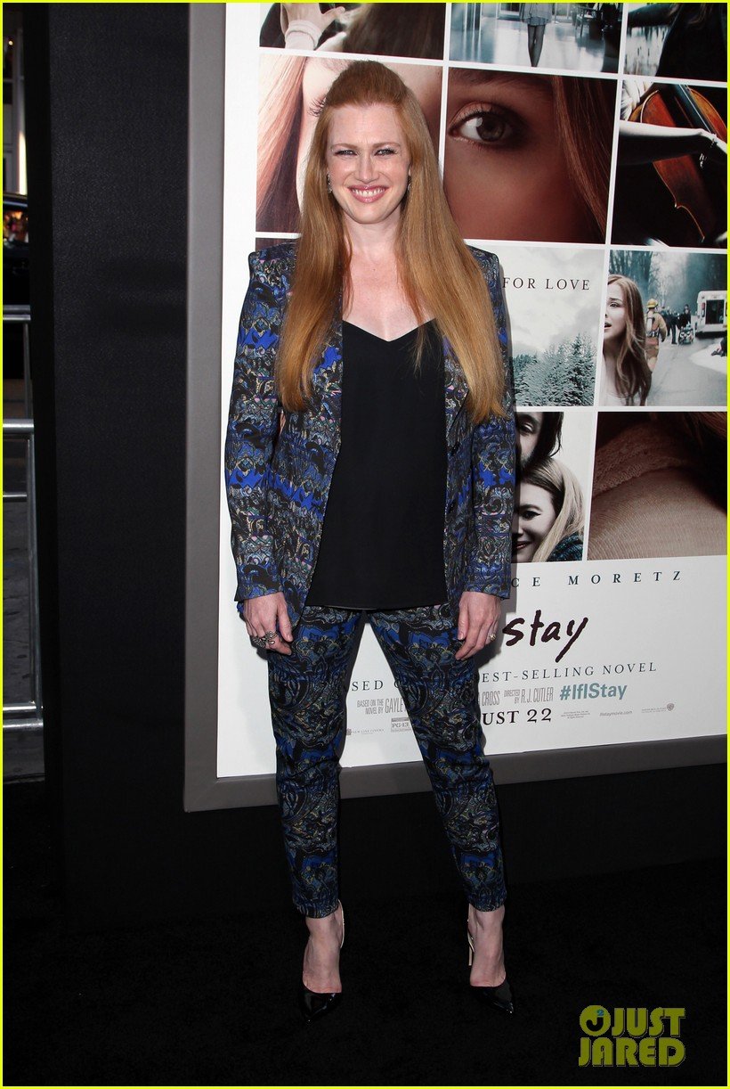 mireille enos debuts post baby body at if i stay premiere 073179940