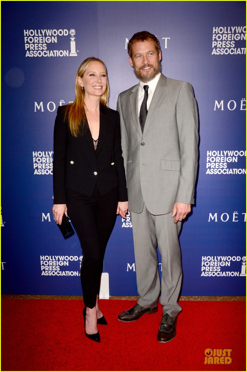 Kerry Washington Is Strapless & Pink at HFPA Grants Banquet: Photo