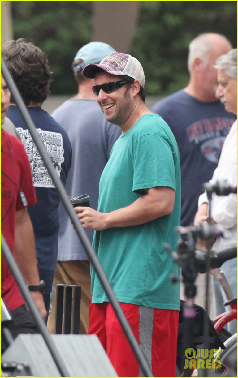 Josh Gad, Peter Dinklage & Ashley Benson Have The Ultimate Cosplay on