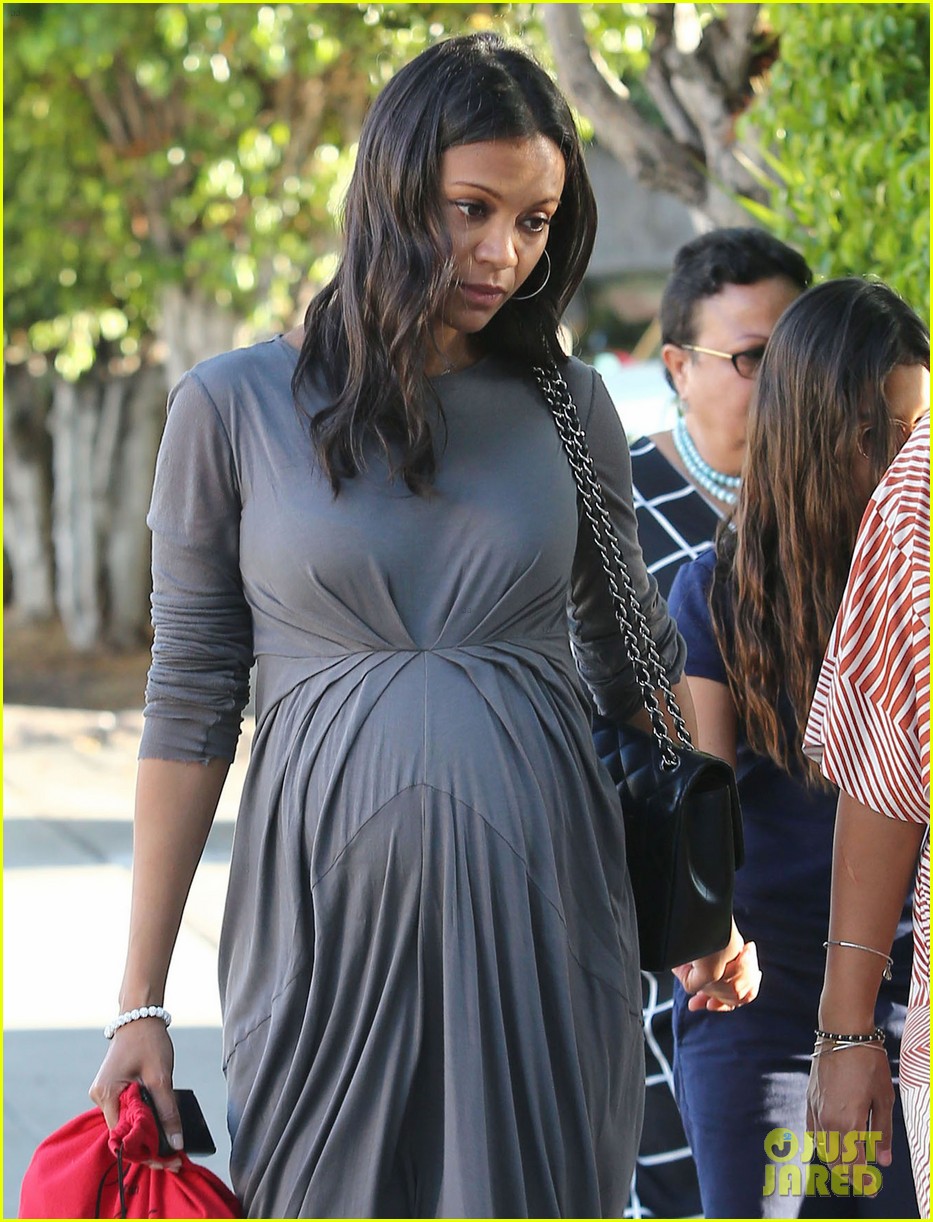 Зои салдана беременна - изображения из открытых источников