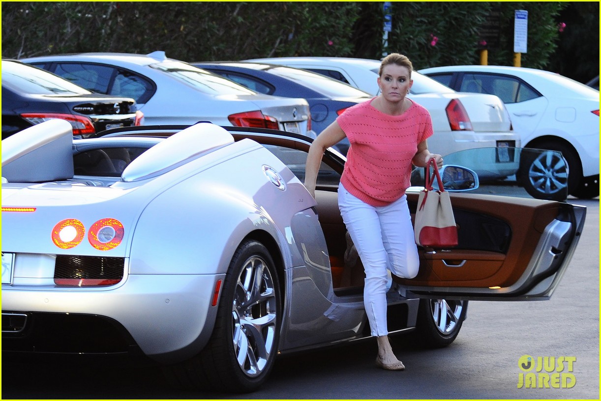 Arnold Schwarzenegger Takes Girlfriend Heather Milligan Out for Dinner