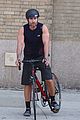 seann william scott arm muscles bike ride nyc 04