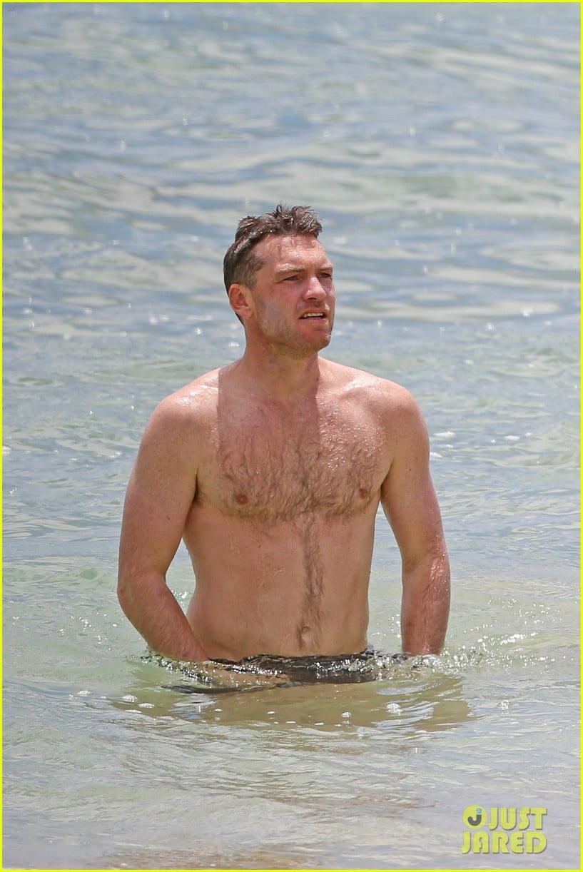 Sam Worthington goes shirtless while spending a relaxing day in the sun ear...
