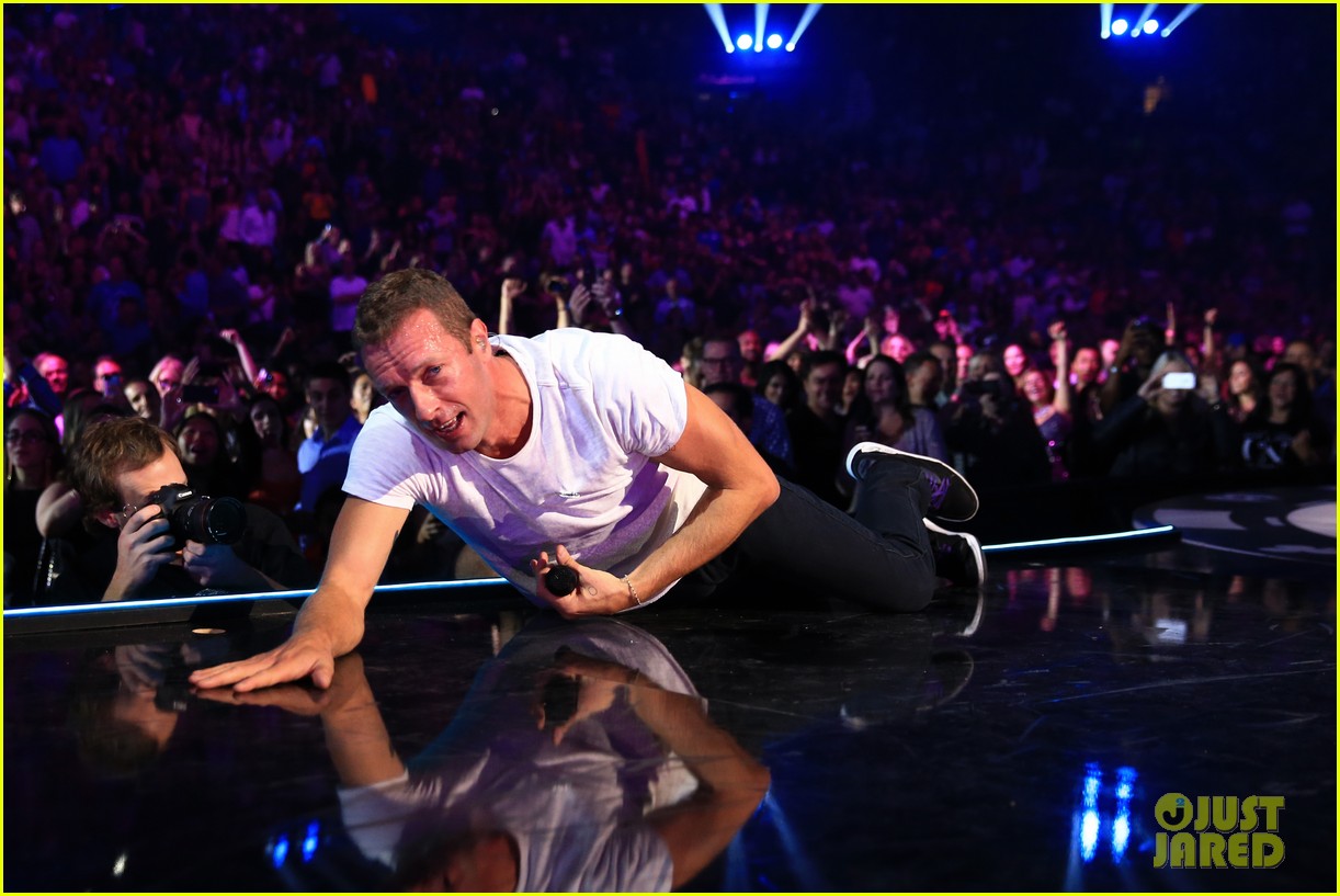 Tilbagetrækning beskydning Hindre Chris Martin & Coldplay Perform Five Hits at iHeartRadio Music Festival  2014 (Video): Photo 3200901 | 2014 iHeartRadio Music Festival, Chris Martin,  Coldplay, Festivals Pictures | Just Jared