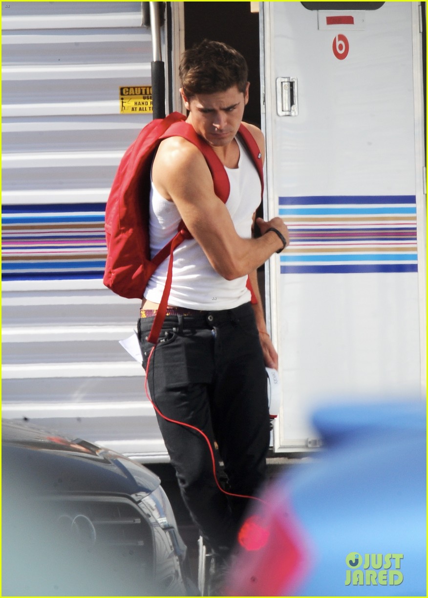 Zac Efron Thanks Fans For Helping Him Raise 165,000 For Make A Wish