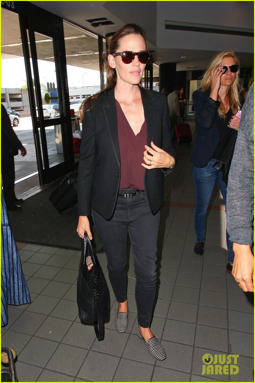 Jennifer Garner & Scott Speedman Head to Toronto for TIFF! Photo