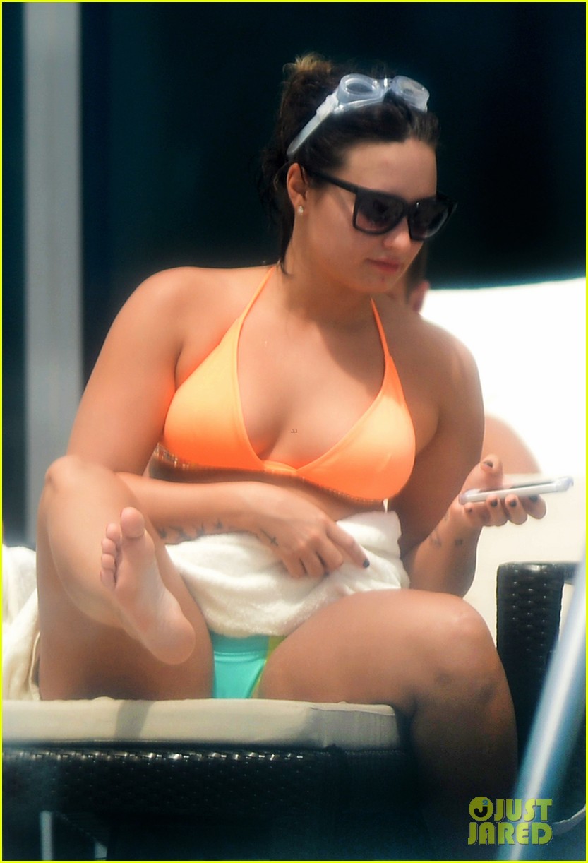 bevestigen Zaailing onderwijzen Demi Lovato Puts Her Amazing Bikini Body on Display in Miami: Photo 3197386  | Bikini, Demi Lovato Photos | Just Jared: Entertainment News