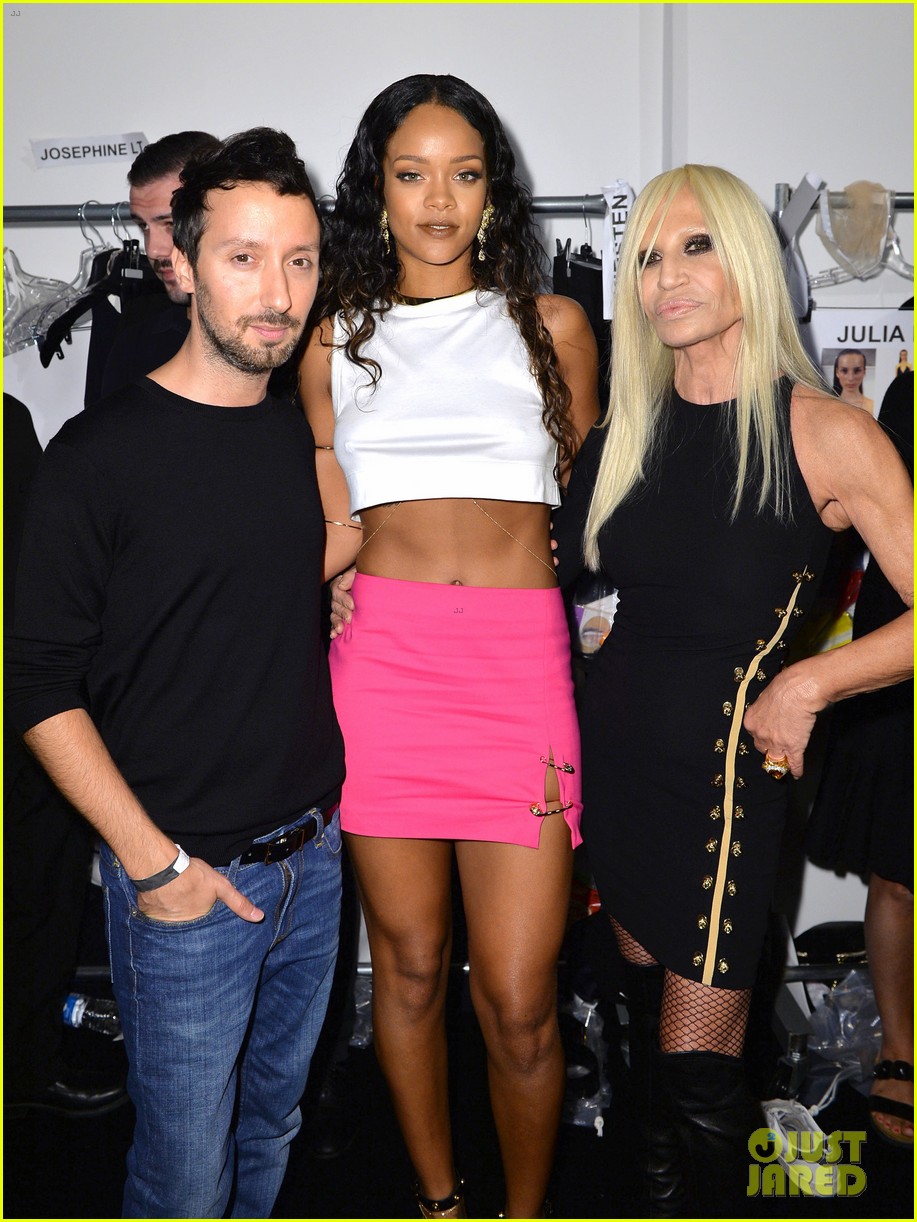 Rihanna Launches New Mac Cosmetics Installation Viva Glam: Photo