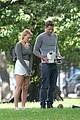margot robbie boyfriend tom ackerley picnic park 05