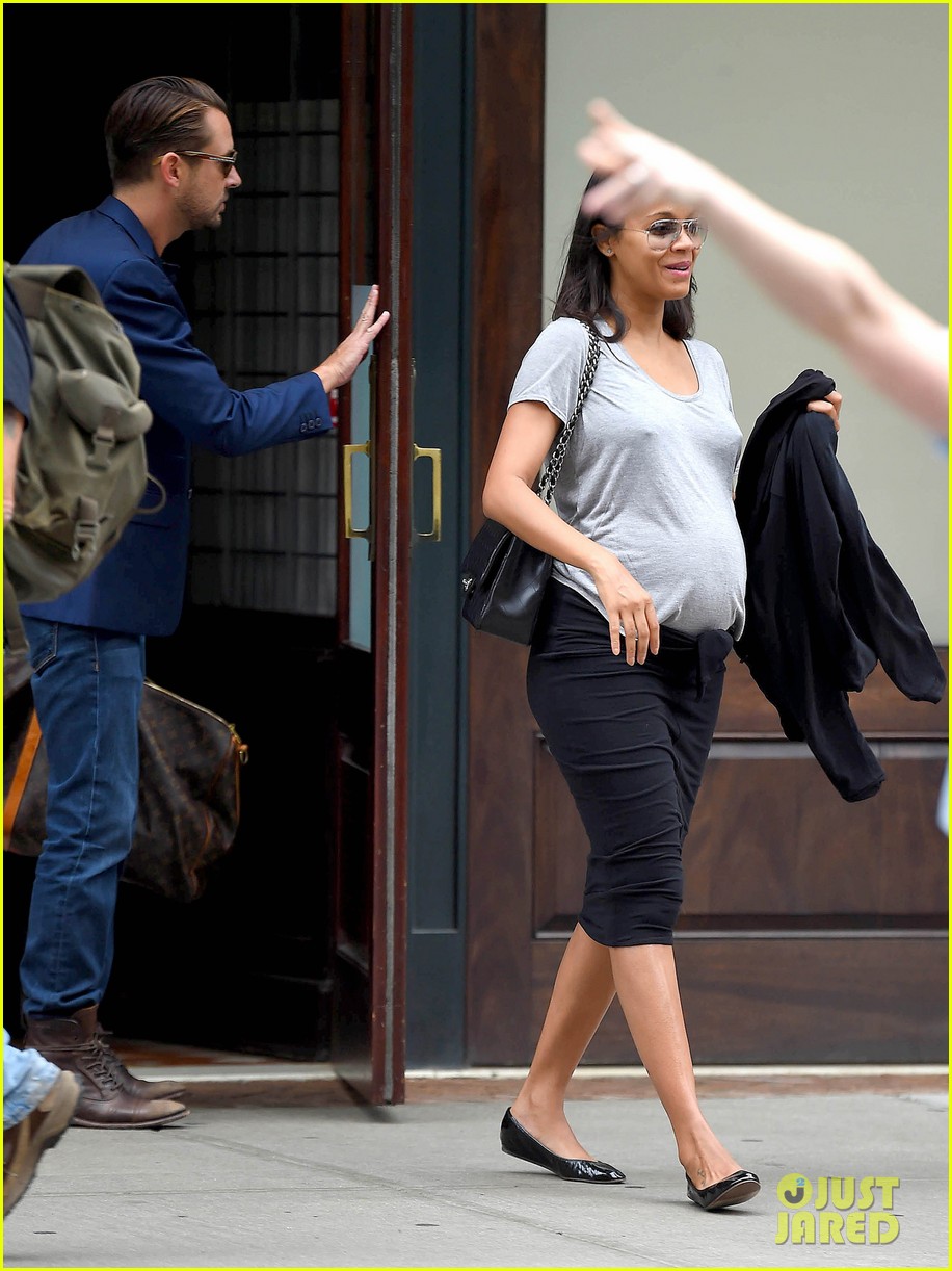 Pregnant Zoe Saldana Leaves New York After Quick NYFW Trip!: Photo