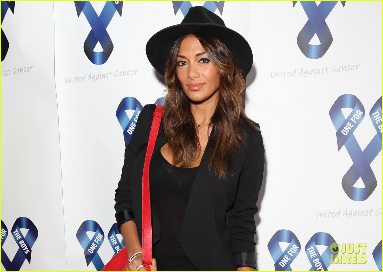 Nicole Scherzinger & Samuel L. Jackson Duet Robin S.'s 'Show Me Love